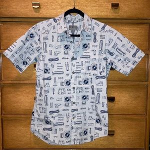 Men’s small fitted button down short sleeve with cool camp/climb print